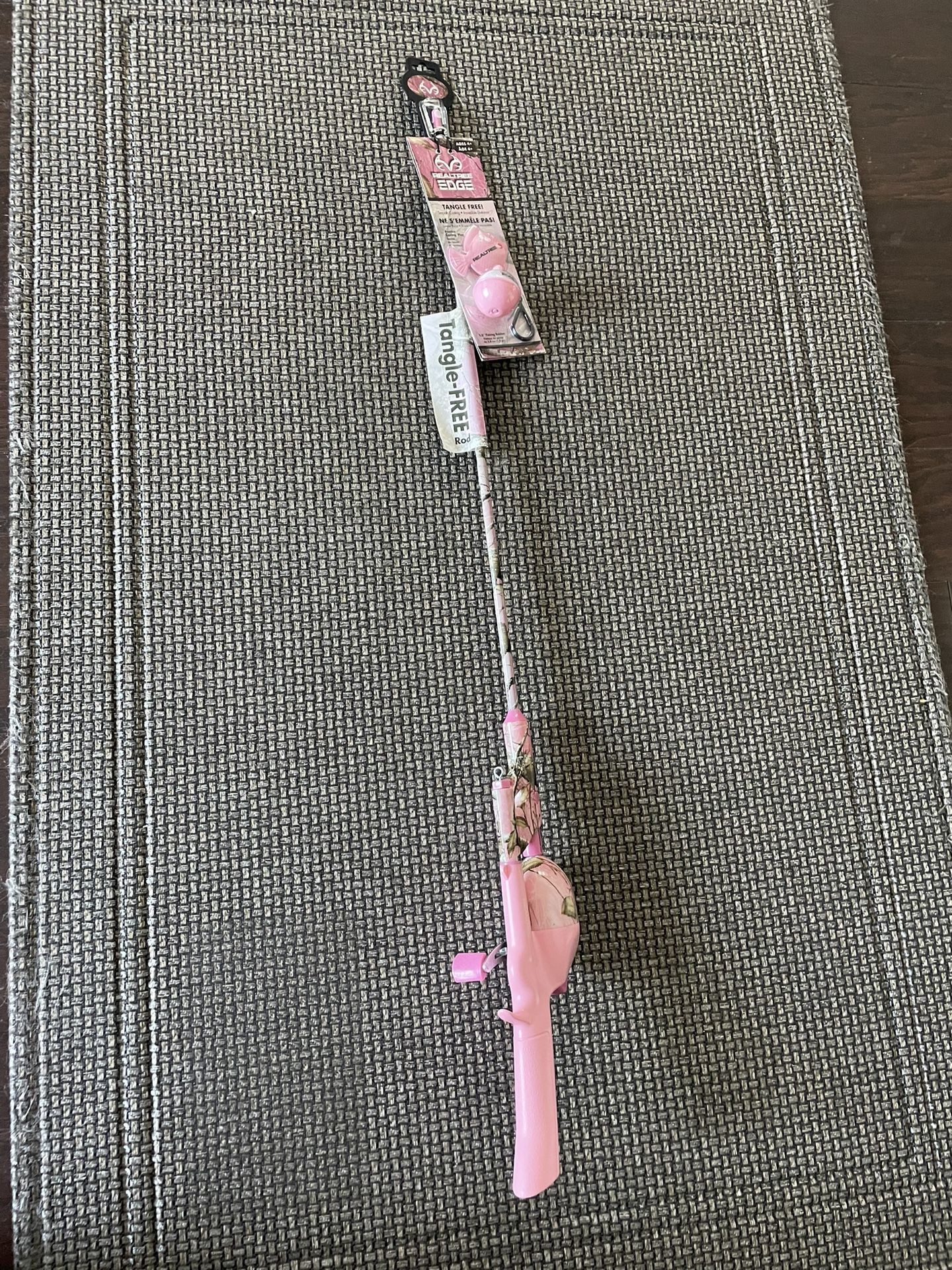 Realtree Tangle-Free Kid 34” Fishing Pod Rod Pink NWT