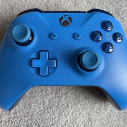 blue Xbox One controller