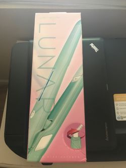 LUXE + WILLOW LUNAR hair straightener. Ceramic. 360 cord. Mint.