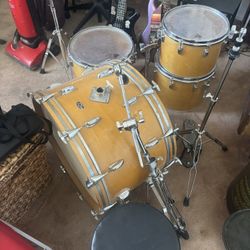 SlingerLand Vintage Drum Set With hardware