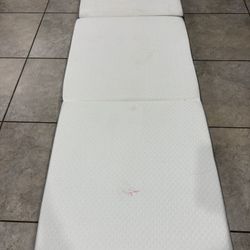 Size Single Foldable Memory Foam Mattress 