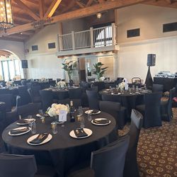 Tablecloths & Napkin Set – Used Once, Excellent Condition