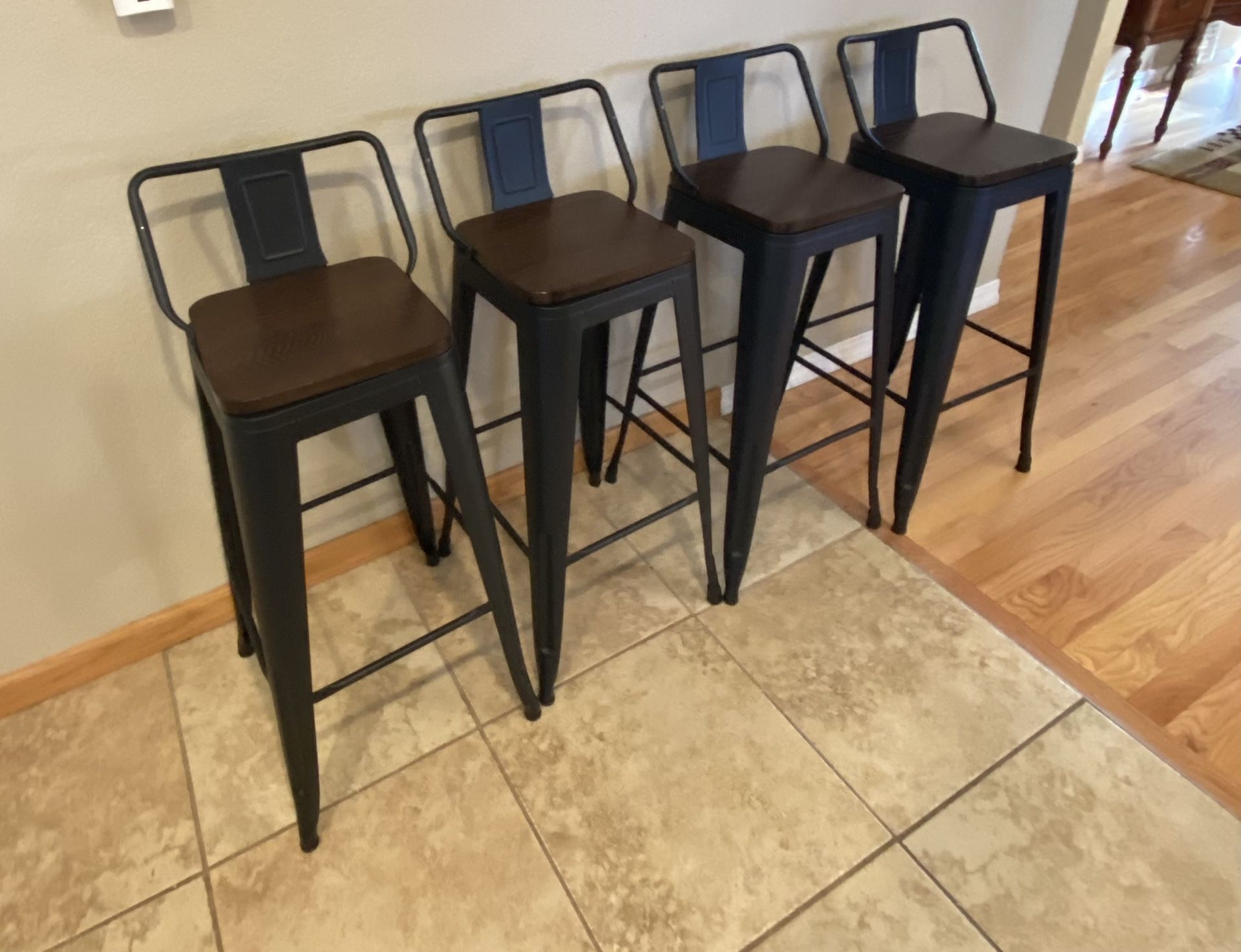 30” Metal Bar Stools Set Of 4 for Sale in WA OfferUp