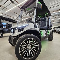 Evolution D-Max GT4 Lithium Golf Cart