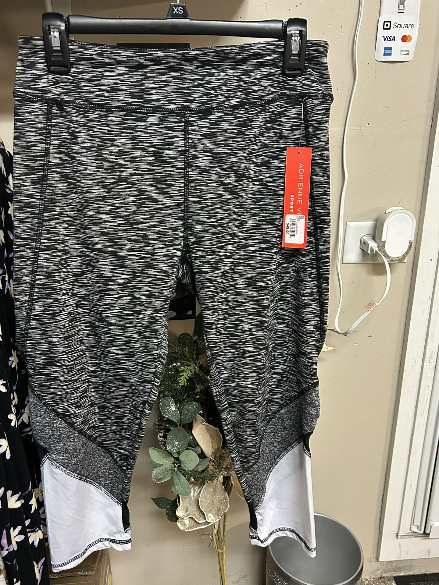 Yoga Pants / Capri (Large) NEW