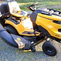 Cub Cadet XT1 Enduro LT50 Riding Mower with Bagger