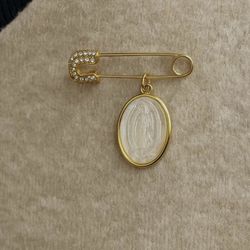 Gold Tone Brooch