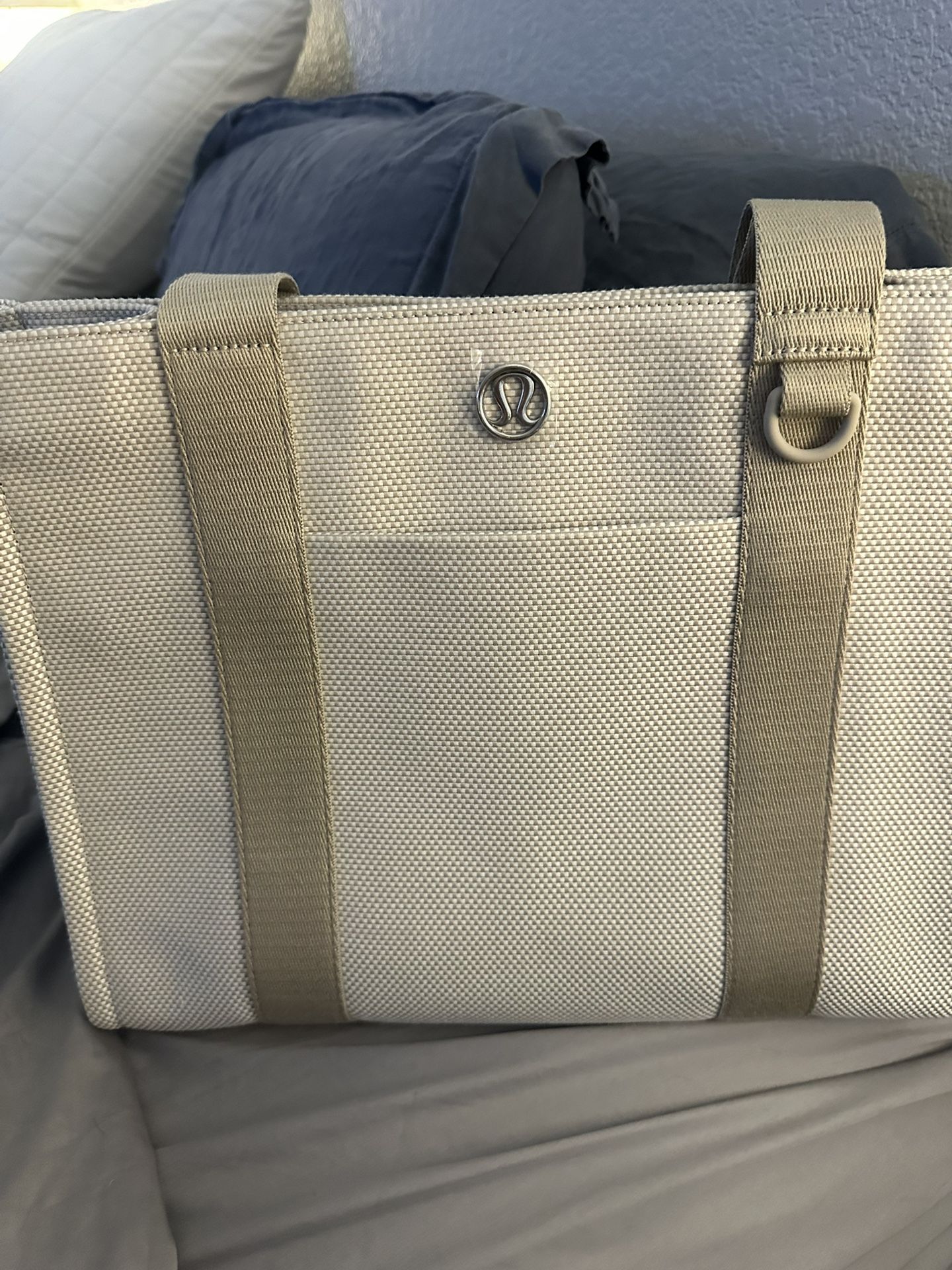 Lululemon Two Tone Canvas Tote 10L Mojave Tan (purchased Never Used)