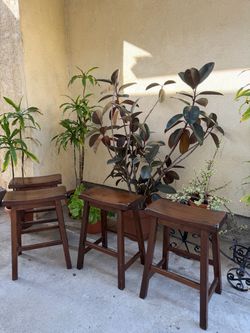 4 Saddle counter stool