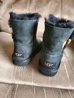 UGG Boots size 8. Used only a few times. Retails for $60!