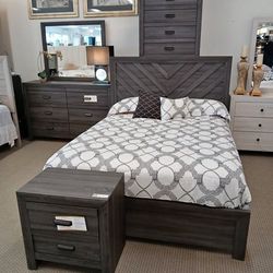 Dark Grey 5 PC. Queen Size Bedroom Set. Brand New. MATTRESS SET IS NOT INCLUDED.