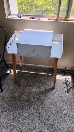 Vanity table