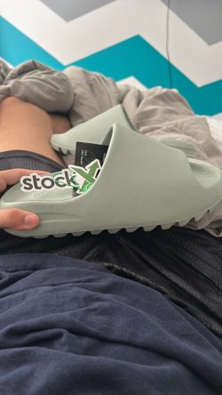 Yeezy Slides Size 10
