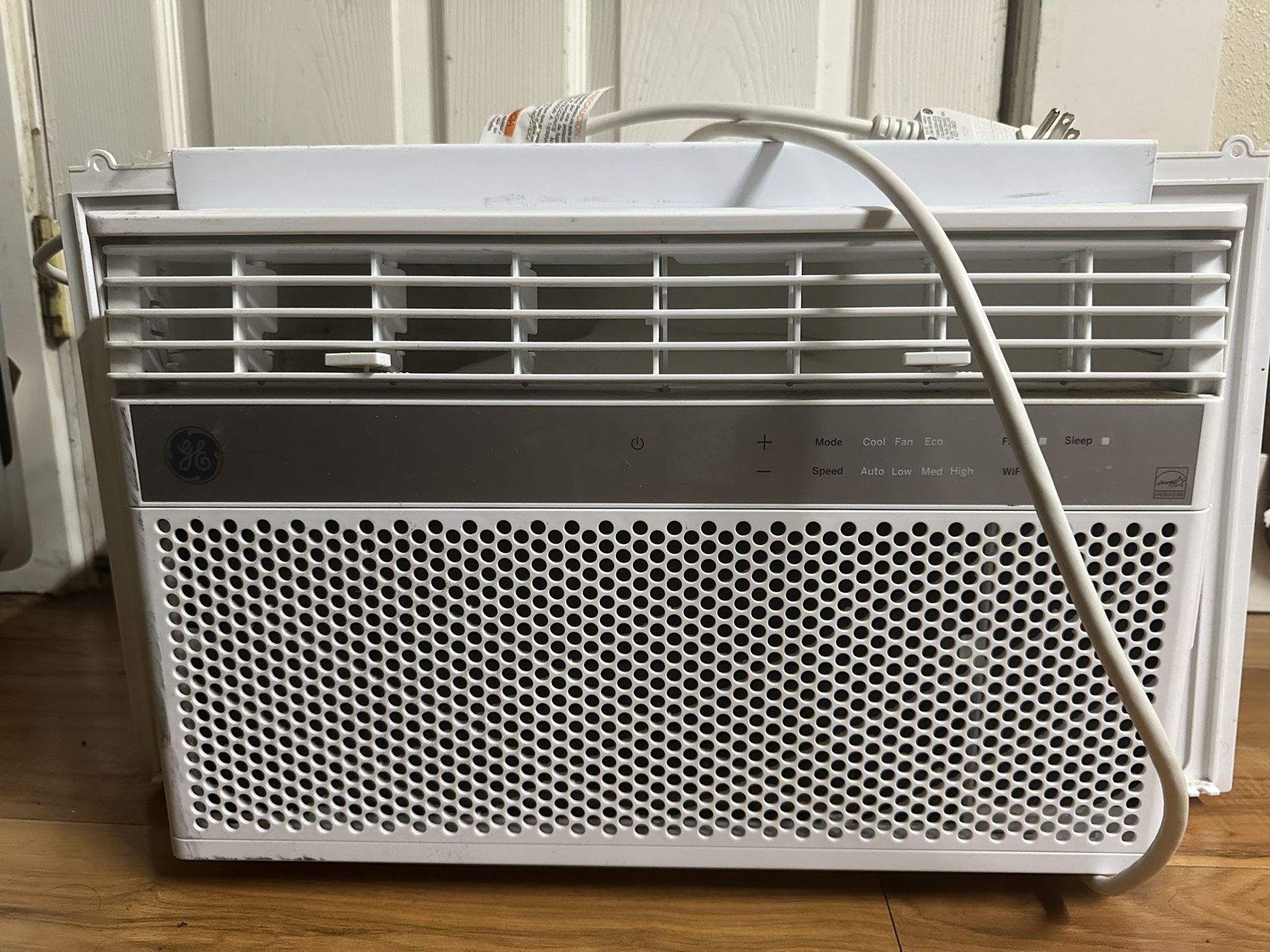 GE® 8,000 BTU SMART ELECTRONIC WINDOW AIR CONDITIONER FOR MEDIUM ROOMS UP TO 350 SQ. FT.
