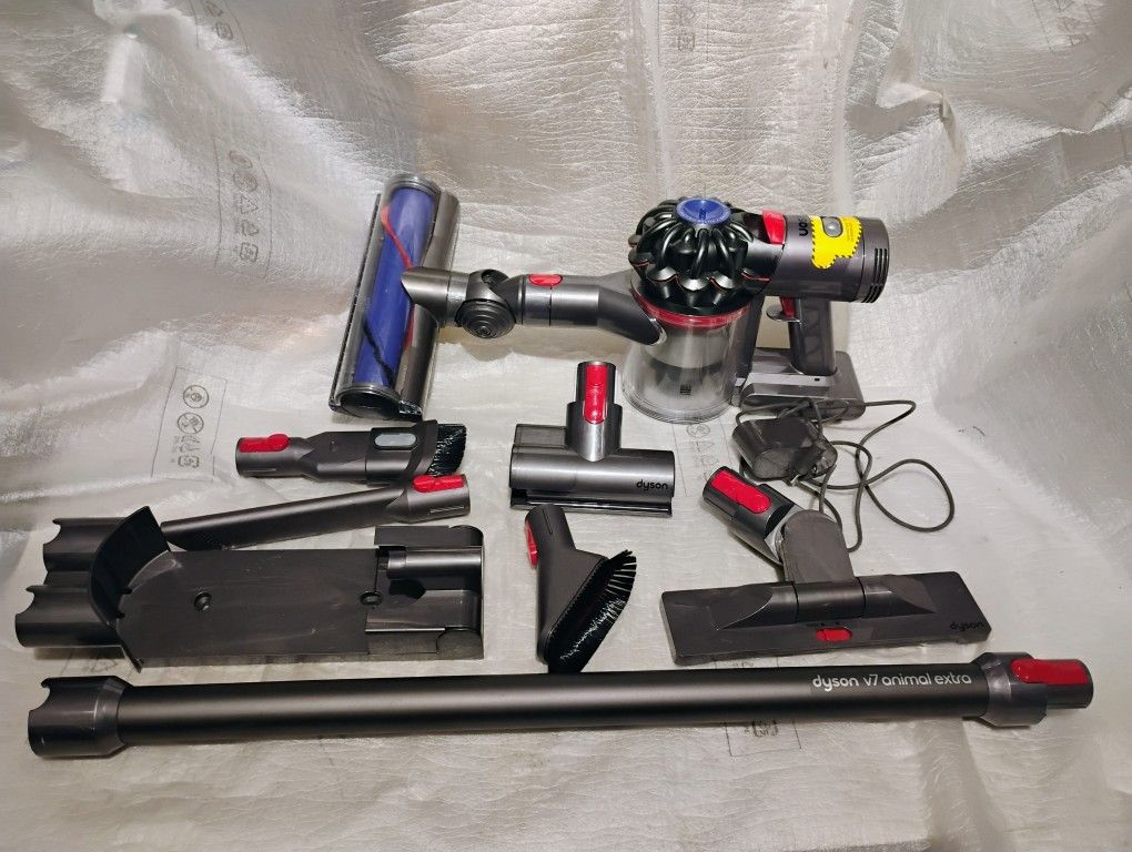 Dyson V7