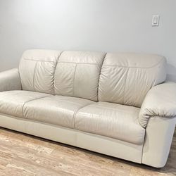 A Beautiful White Leather Couch In Perfect Condition 