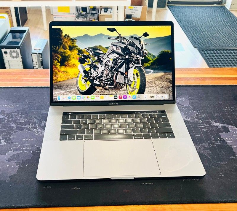 Apple MacBook Pro 15” Retina osx Sonoma Core i9 16GB DDR4