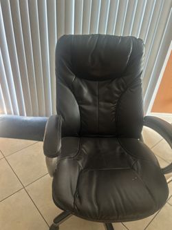 vendo. silla de. oficina ojo vendo. cómo está