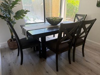 Dining table 6 seater