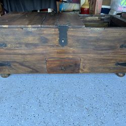Beautiful Crate & Barrel Coffee Table 