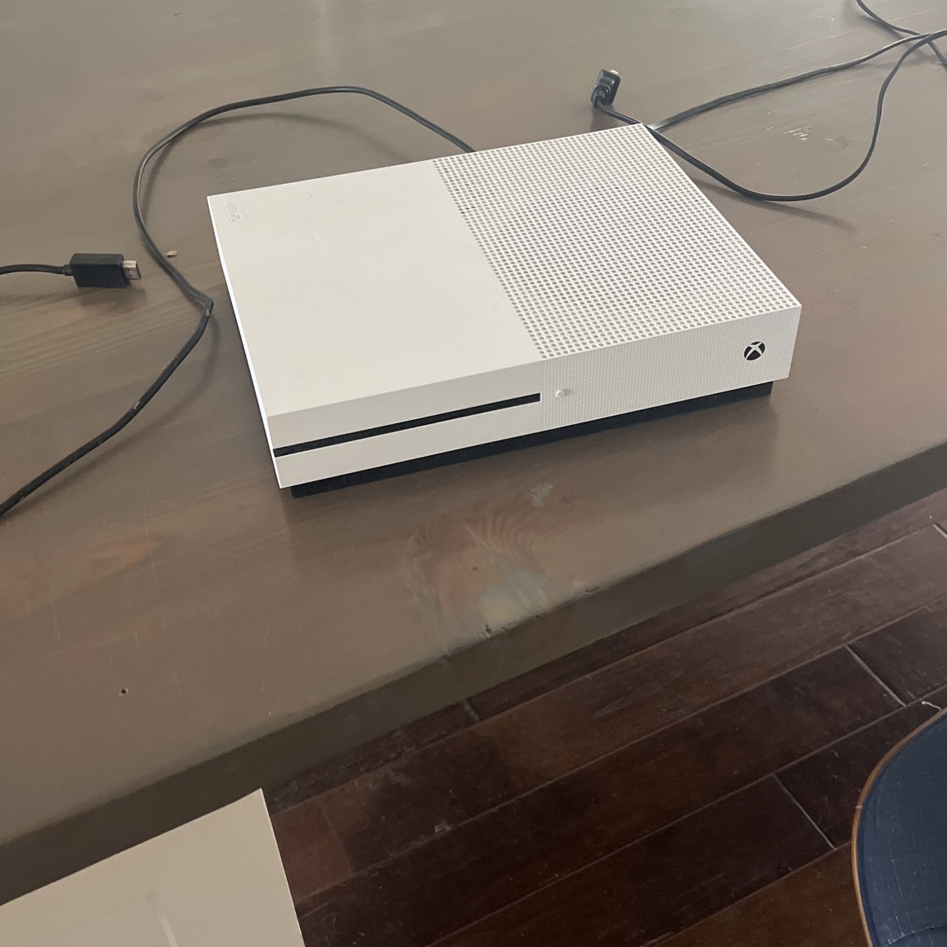 Xbox One S 10/10 Condition, Both Cords