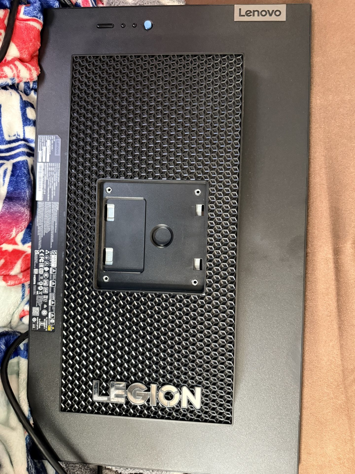 One lenovo Legion Gaming Monitor 240hz - Y25-30