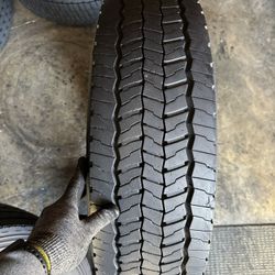 225/70/19.5 Continental