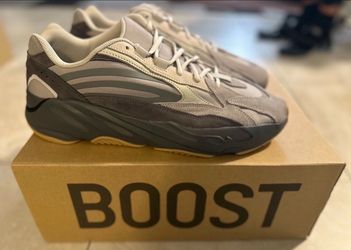 NEW Yeezy Boost 700