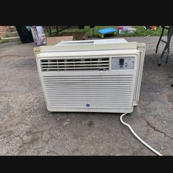 GE 27,600 BTU Window AC 220v