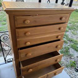 Cabinet / Dresser / Mueble 
