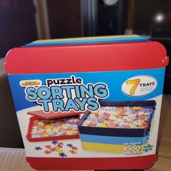 💖NEW 7 TRAYS WITH INTERLOCKING SIDES AND A LID. GREAT FOR SIRTING PUZZLES,  CRAFT PIECES, LEGOS,  ETC