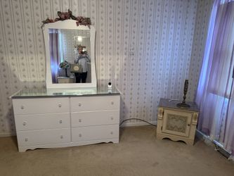 Queen Bedroom Set