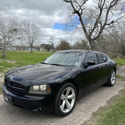 2010 Dodge Charger *NEEDS A MOTOR*