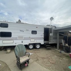 2000 Tahoe Travel Trailer 28ft