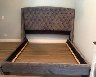 CAMA  CAL KING CASI NUEVA !!