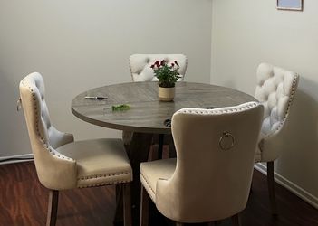 Round table with 4 chairs