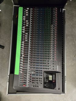 YAMAHA MG P32X AUDIO MIXER