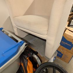 Free Ivory or beige soft chair