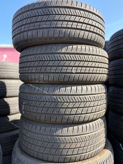 215/55/17 Yokohama Tires con 70% de vida las 4