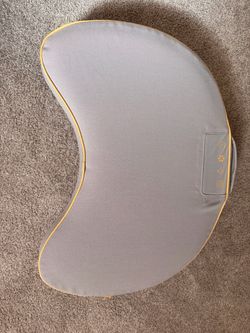 Comía nursing pillow
