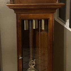 Very Nice Howard Miller Grandfather Clock 610-502 Model