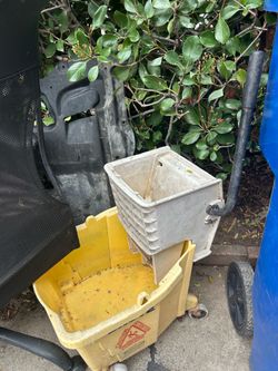 Industrial mop bucket