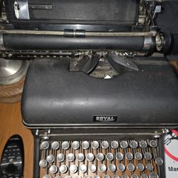 Royal Typewriter Vintage 