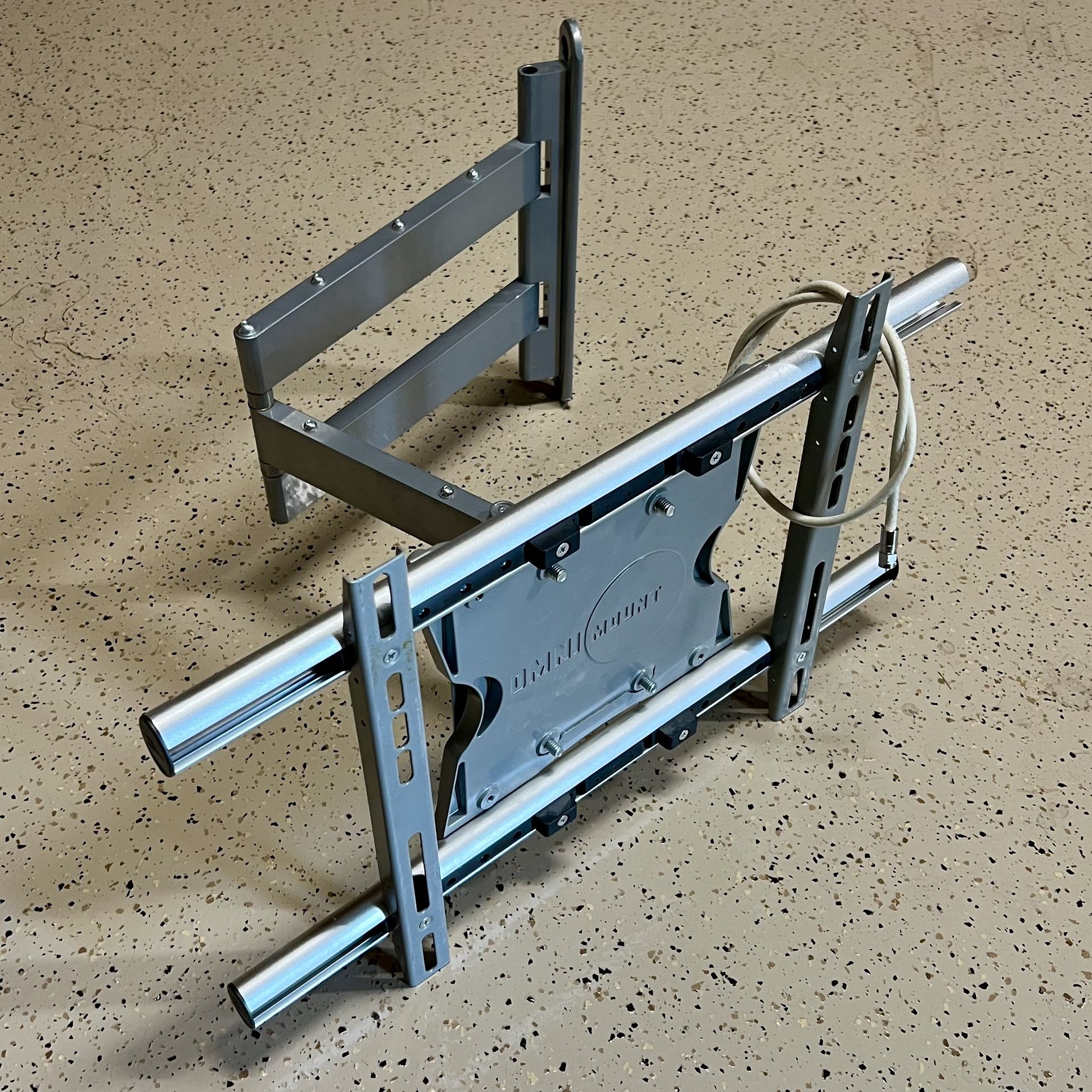 OmniMount Moveable Adjustable TV Wall Mount