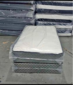 Twin mattress with boxsprings
