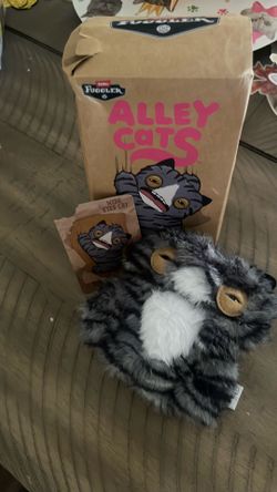 Fuggler Alley cats wide eyed cat blind box open box