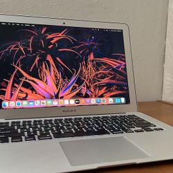 Apple MacBook Air 13” I5/8GB/256GB SSD $180