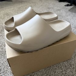 Yeezy Slides Size 10M