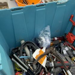 Usado herramientas GARAGE SALE OPEN TIL 5 PM for sure! Jan 25.