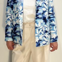 A women’s pure silk blazer in excellent condition